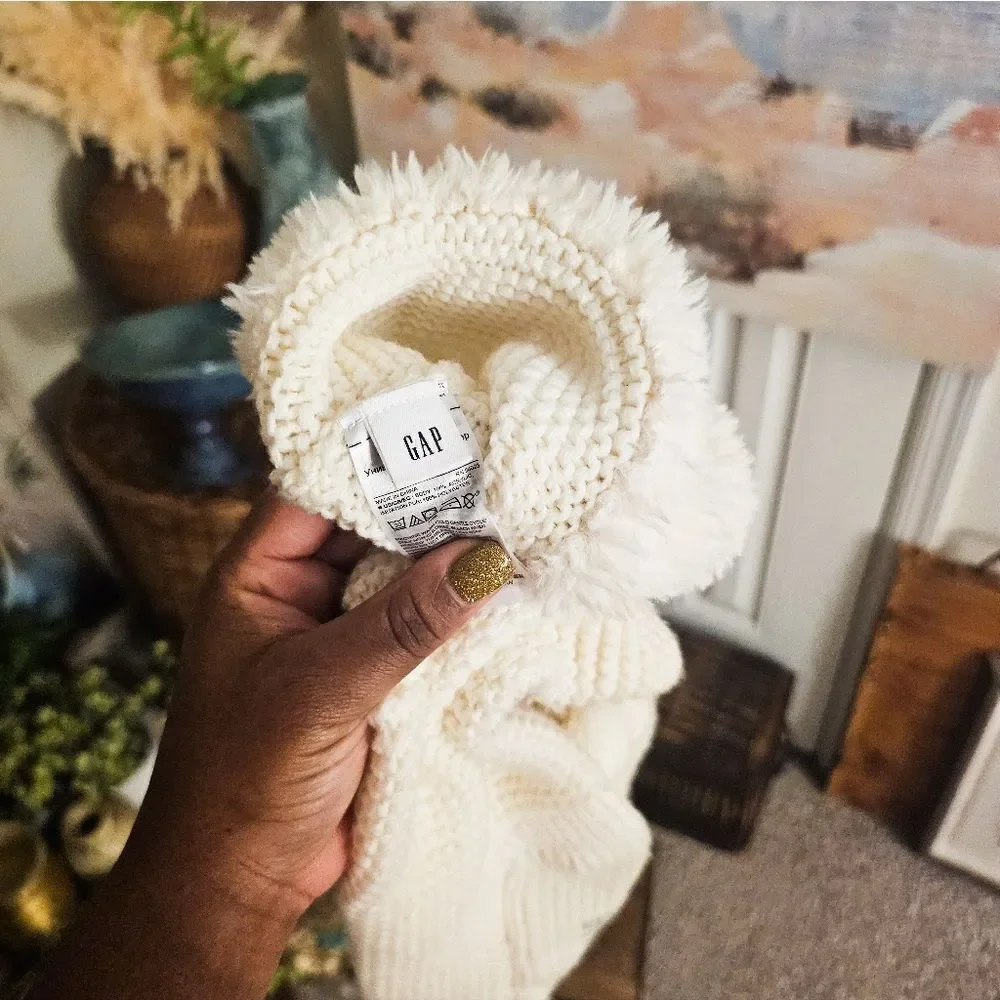 New Gap Acrylic Blend Pom Detail Cozy House Socks.